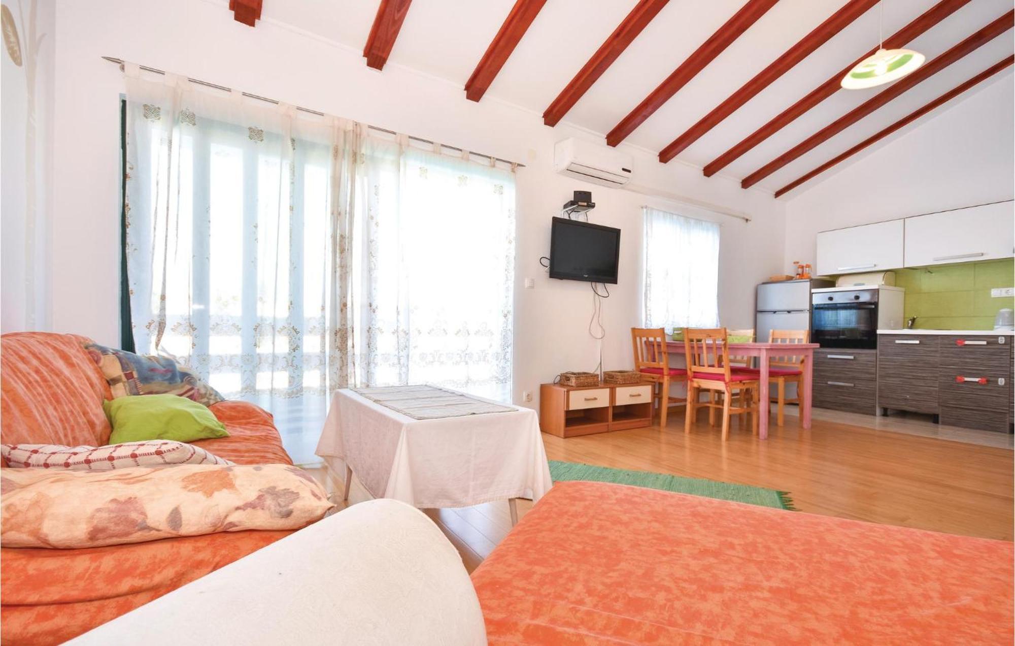 2 Bedroom Gorgeous Apartment In 斯托莫斯卡 外观 照片